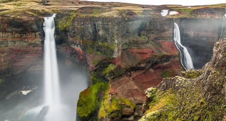 Einzigartige Felsformationen mit mehreren Wasserfällen.