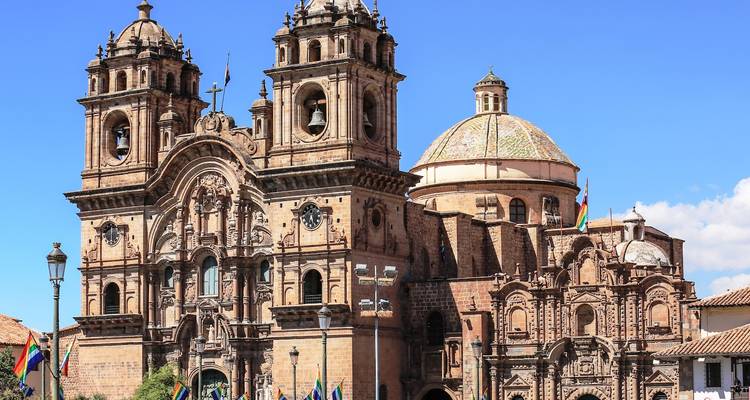 Cathédrale historique à l'architecture complexe, située à Cusco, au Pérou.