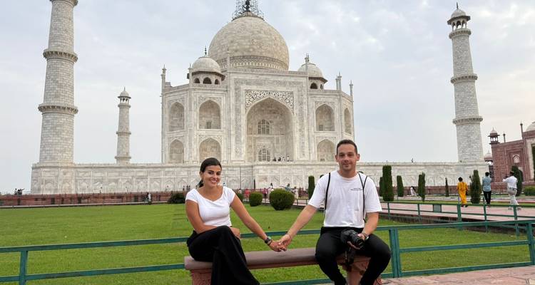 Ehepaar vor dem Taj Mahal.