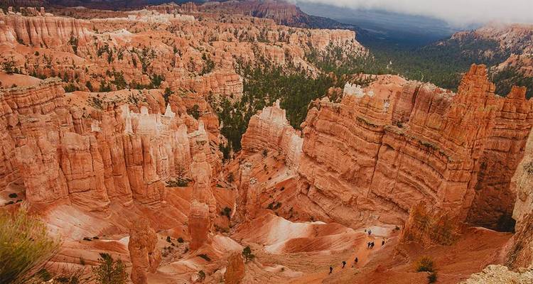Schilderachtig uitzichtpunt van Bryce Canyon met unieke rotsformaties.