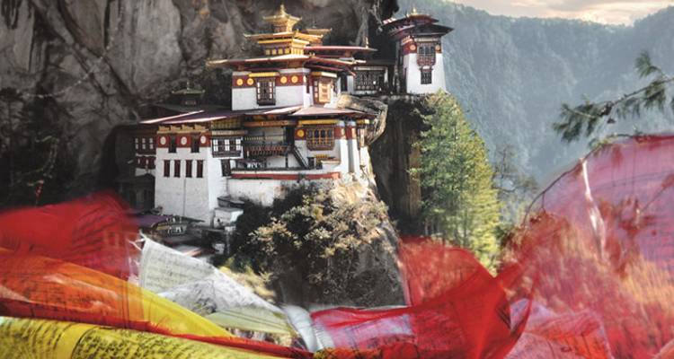 Monasterio del Nido del Tigre encaramado a un acantilado en Bután.