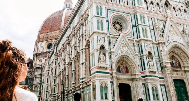 Cathédrale de Florence avec une personne au premier plan.