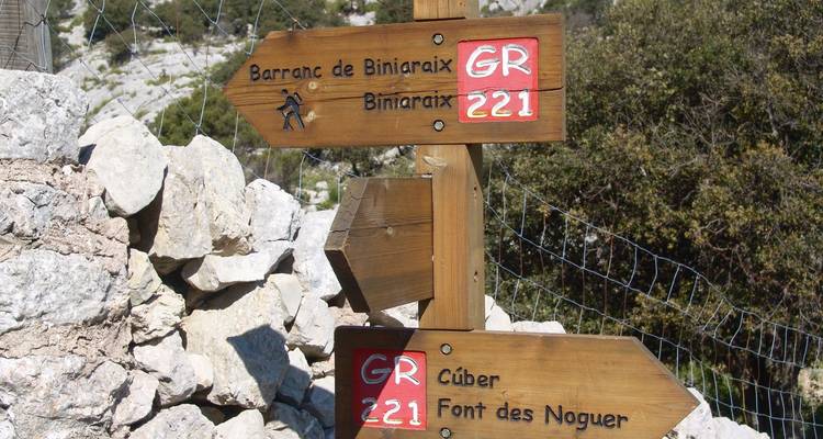 Trail sign with directions to hiking destinations.