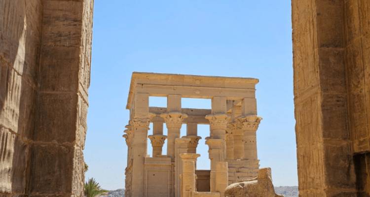 Ruines de temple de l'Égypte ancienne.