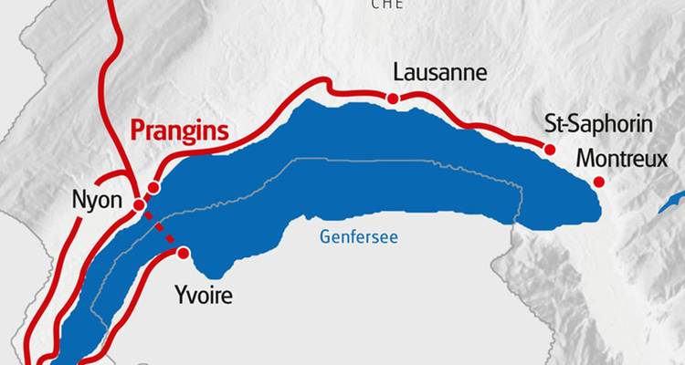 Carte d'une région lacustre avec villes et itinéraires marqués.