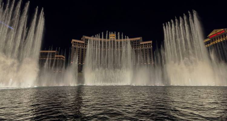 Bellagio Fountains in Las Vegas lit up at night.