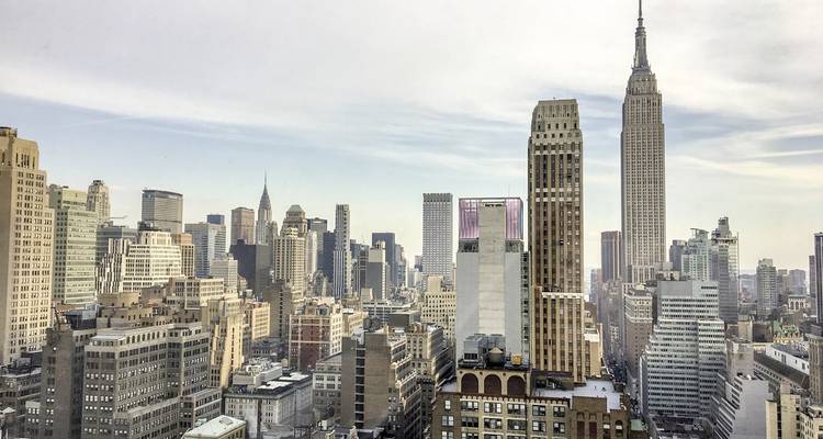 Midtown Manhattan skyline with Empire State Building.