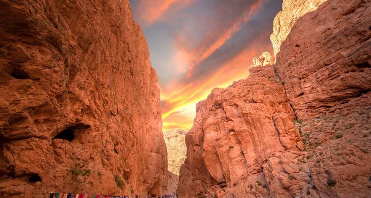 Paysage de canyon au coucher du soleil.