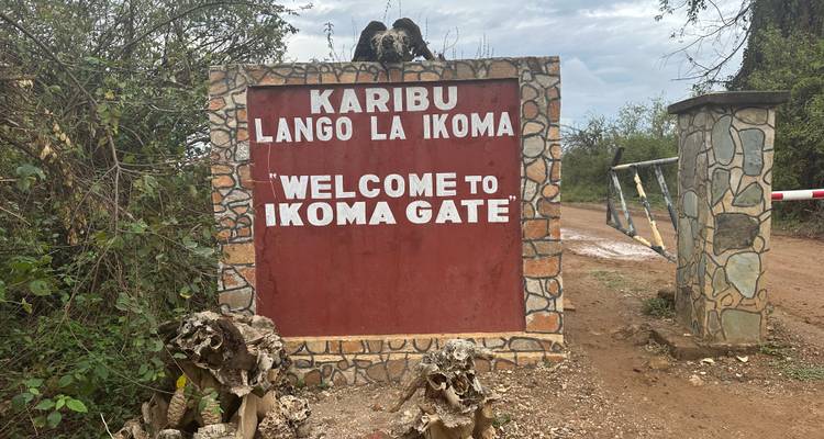 Entrance sign to Ikoma Gate.