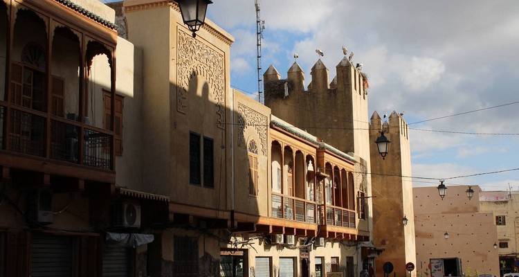 Architecture marocaine traditionnelle aux détails complexes.
