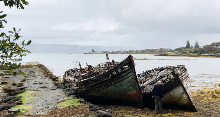 Vieilles épaves près du rivage.