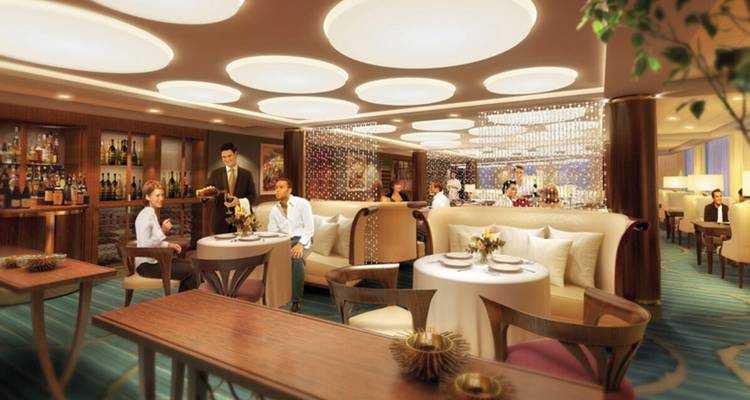 Área de comedor en un crucero con clientes.