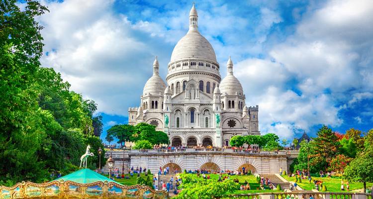 Basilique du Sacré-Cœur par une journée ensoleillée à Paris.