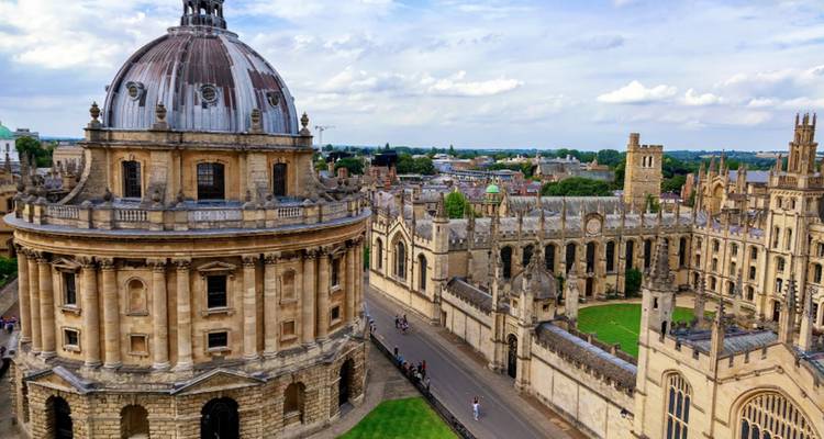 Een luchtfoto van Oxford University met zijn klassieke architectuur.