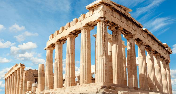 Parthenon auf der Akropolis mit blauem Himmel in Athen, Griechenland.