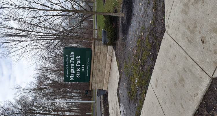 Panneau d'entrée du parc d'État des chutes du Niagara.