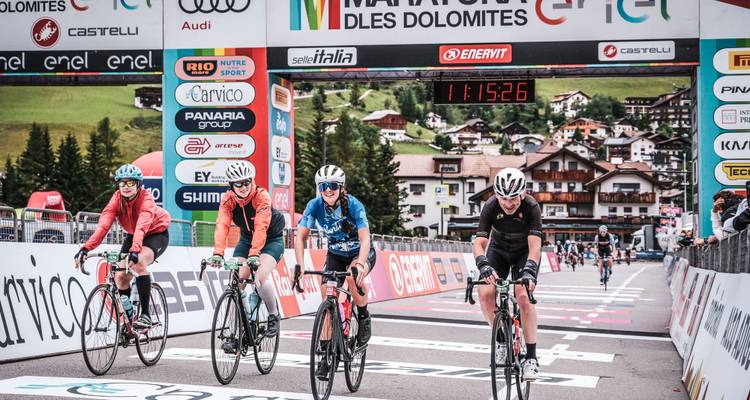 Cyclists crossing the finish line during the Maratona dles Dolomites.