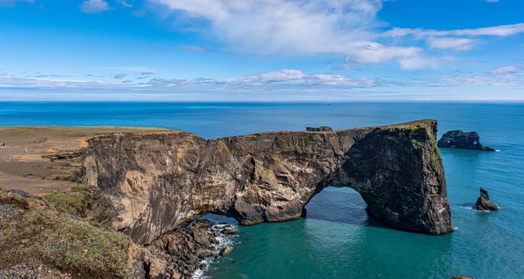 Berühmte Klippen und Felsformationen am Meer.