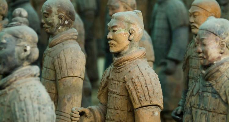 Nahaufnahme der Terrakotta-Armee-Skulpturen.