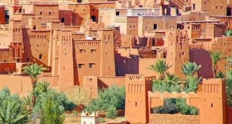 Gros plan des bâtiments en terre d'Aït-ben-Haddou.