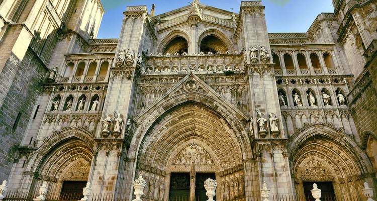 Detalle de la fachada de la Catedral de Toledo en España.