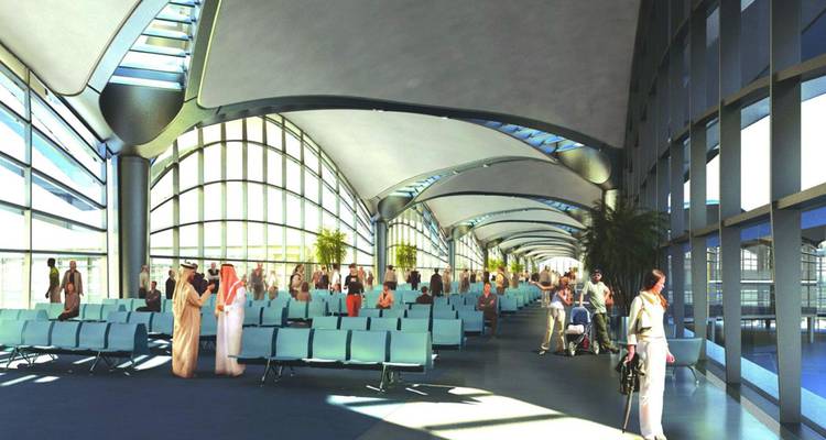 Ein Flughafen mit Menschen, die im Wartebereich herumlaufen und sich aufhalten.