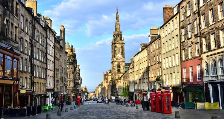 Royal Mile à Édimbourg avec son architecture historique.