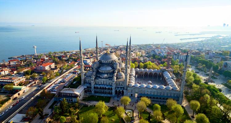 Vista aérea de la Mezquita Azul en Estambul.