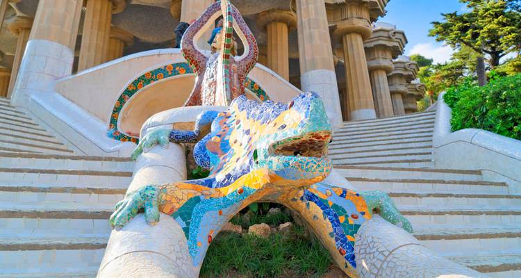Colorful mosaic lizard sculpture at Park Güell.