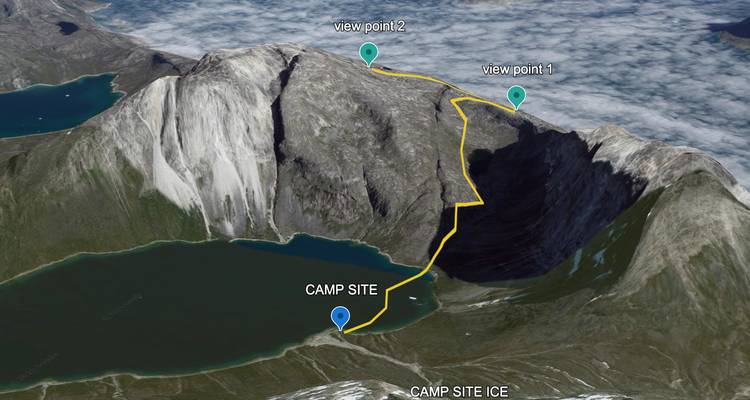 Carte montrant l'itinéraire de randonnée et les points de vue avec un arrière-plan montagneux.