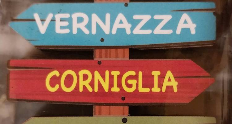 Panneau avec les noms de lieux Vernazza et Corniglia.