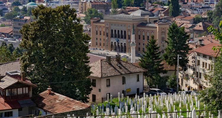 Vue aérienne de Sarajevo avec des bâtiments historiques