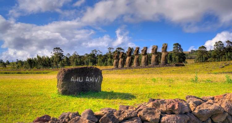 Site d'Ahu Akivi avec les statues Moai.