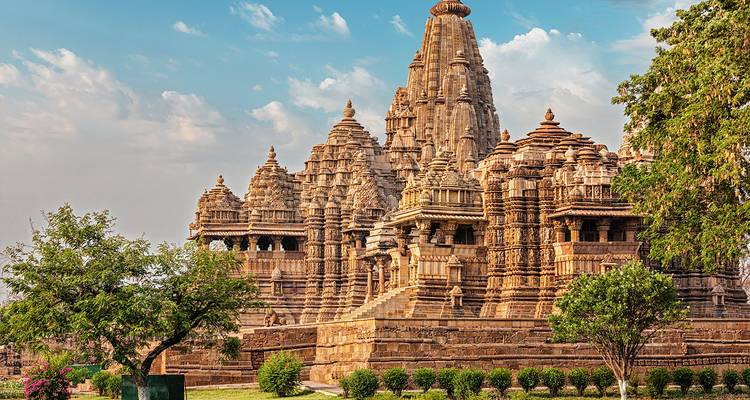 Complejo de templos intrincadamente tallado en Khajuraho.