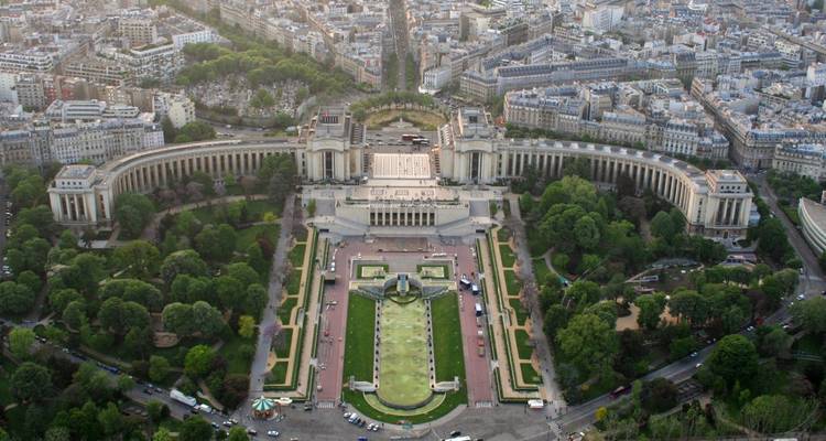 Vista aérea de los Jardines del Trocadero y el Palacio de Chaillot en París.