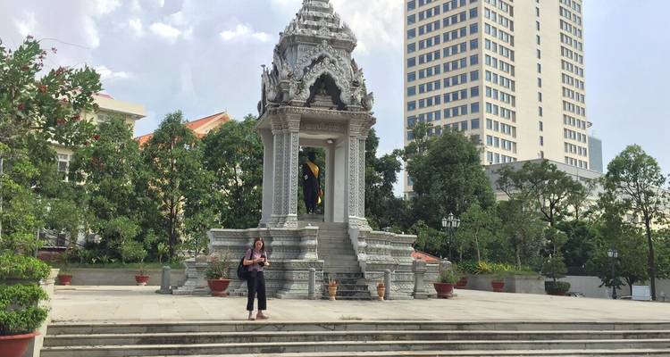 Templo con un telón de fondo de la ciudad.