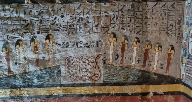 Oud-Egyptische kunstwerken op een grafmuur.