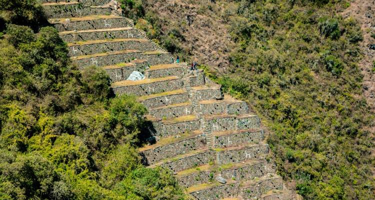 Paisaje de ladera con terrazas en Choquequirao.