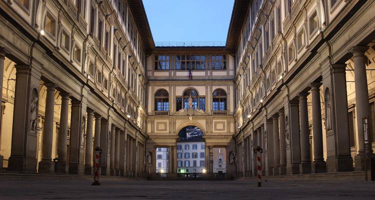 Vue architecturale de la Galerie des Offices à Florence