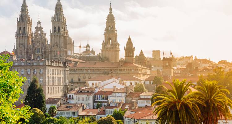 Vista panorámica de Santiago de Compostela con las torres de la catedral
