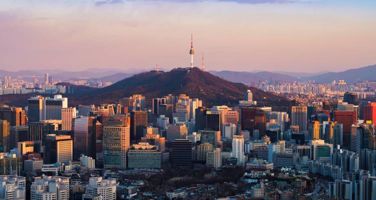 Horizon de la ville de Séoul avec la tour N Seoul sur une colline.