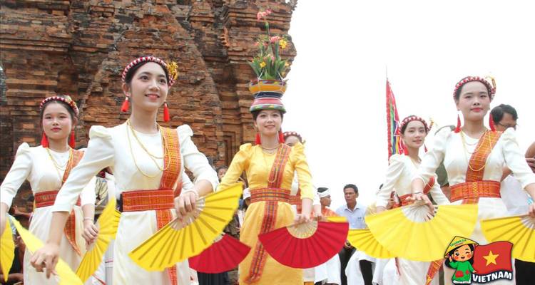 Traditionelle Tanzaufführung mit Fächern