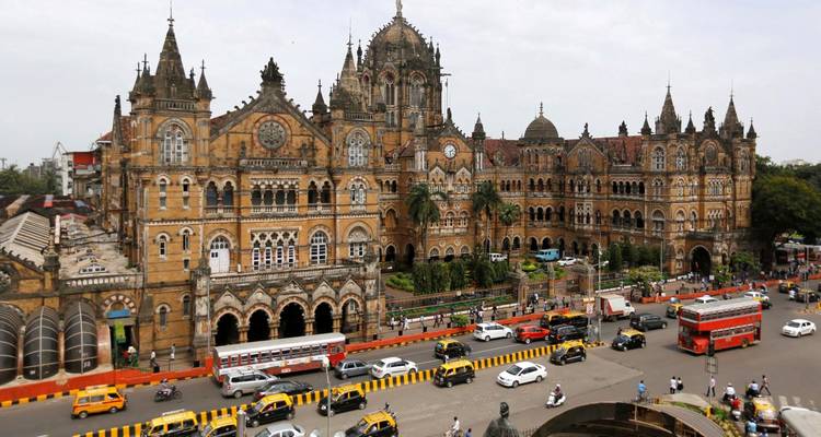 Historisches Bahnhofsgebäude in Mumbai.