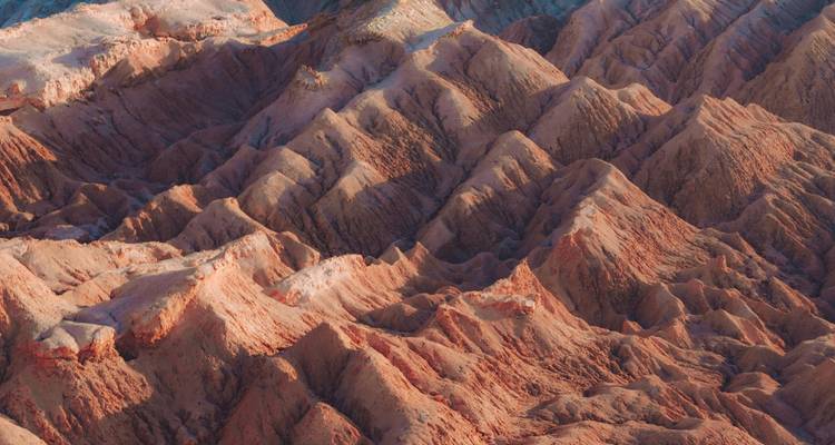 Ruig, kleurrijk berglandschap.