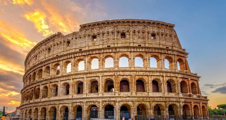 Het Colosseum in Rome met een dramatische lucht.