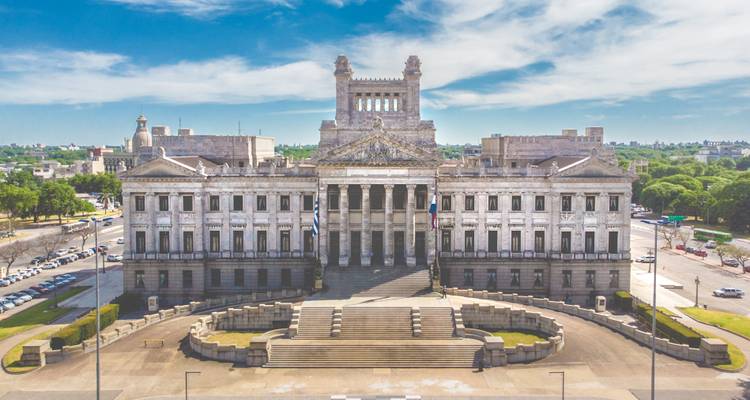 Bâtiment législatif palatial à Montevideo.