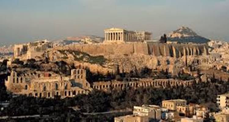 Vista de la Acrópolis de Atenas con el área circundante.