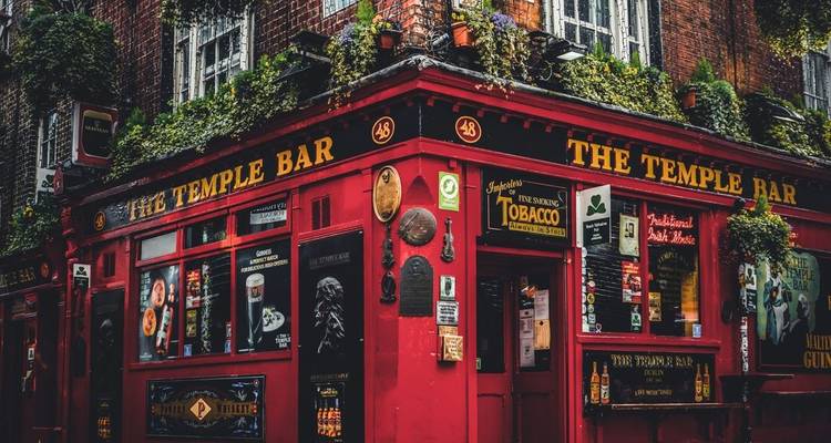 Façade colorée du Temple Bar à Dublin, Irlande.
