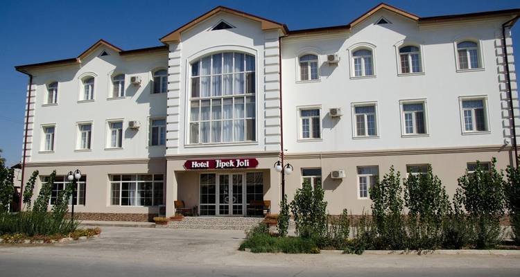 Exterior of white-walled boutique hotel (duplicate).