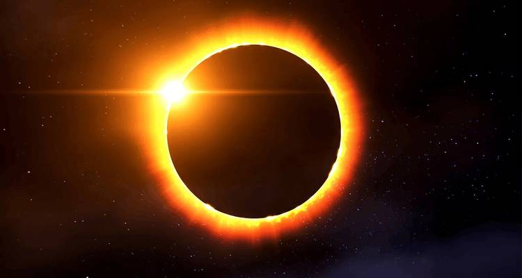 Primer plano de eclipse solar anular con una brillante llamarada solar en el limbo.